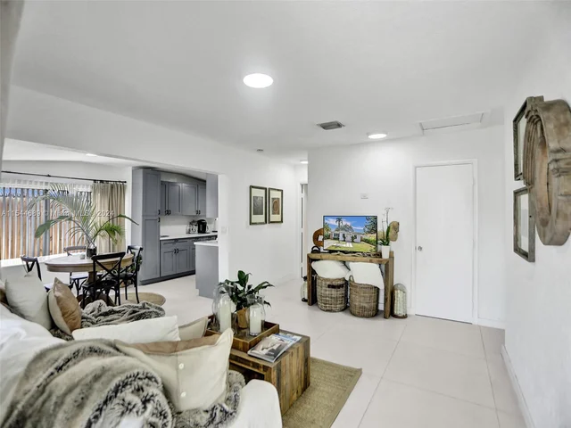 1820 NE 182nd St, North Miami Beach FL 33162