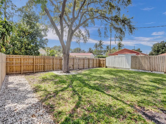 1820 NE 182nd St, North Miami Beach FL 33162