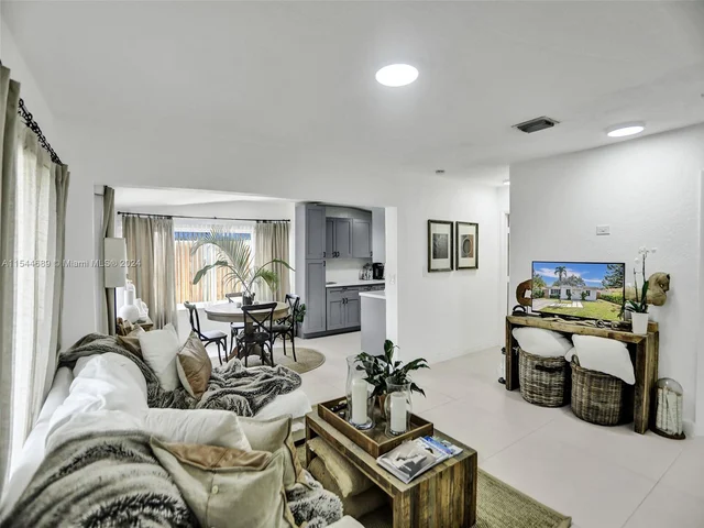 1820 NE 182nd St, North Miami Beach FL 33162