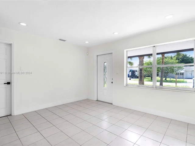 2680 NE 12th Ave, Pompano Beach FL 33064