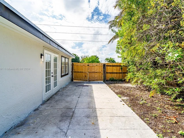 2680 NE 12th Ave, Pompano Beach FL 33064