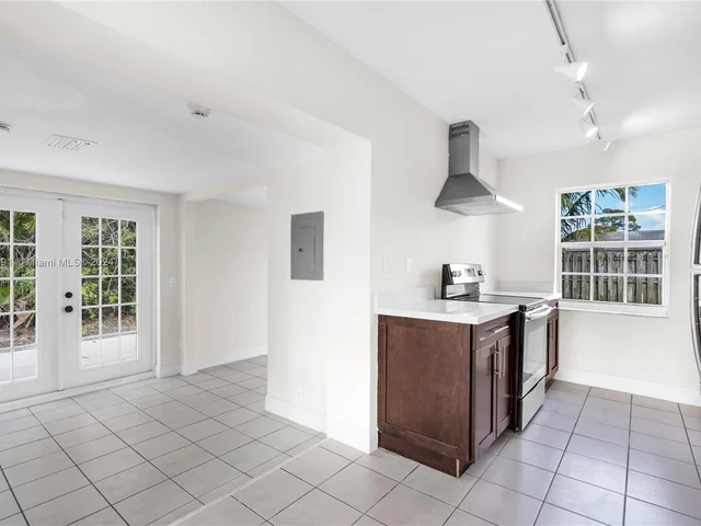 2680 NE 12th Ave, Pompano Beach FL 33064