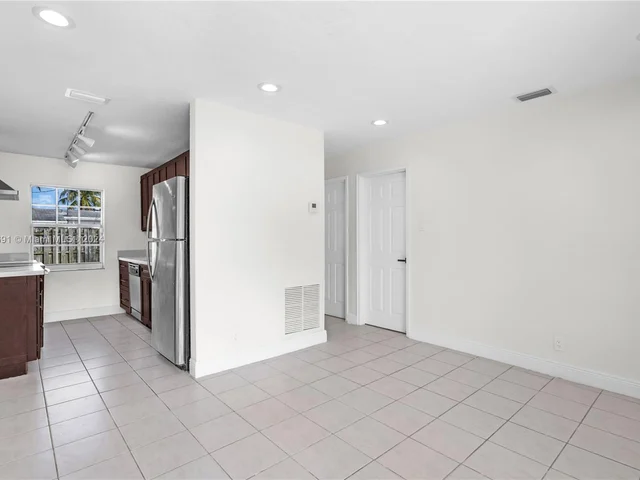 2680 NE 12th Ave, Pompano Beach FL 33064