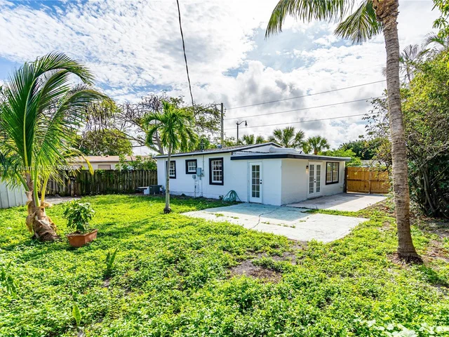 2680 NE 12th Ave, Pompano Beach FL 33064