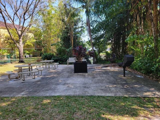 741 N Pine Island Rd # 308, Plantation FL 33324