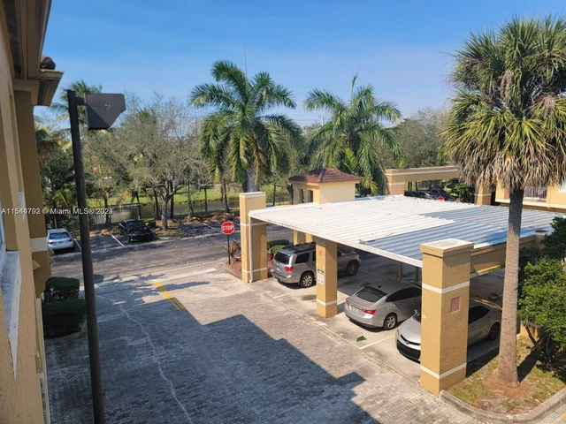 741 N Pine Island Rd # 308, Plantation FL 33324