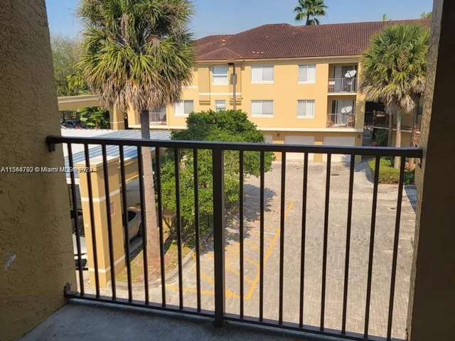 741 N Pine Island Rd # 308, Plantation FL 33324