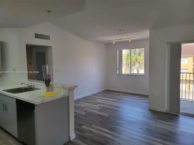 741 N Pine Island Rd # 308, Plantation FL 33324