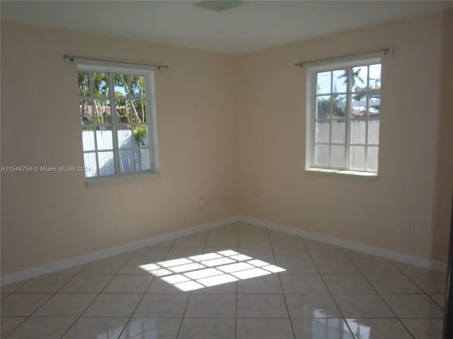 726 SW 5th Ct, Hallandale Beach FL 33009