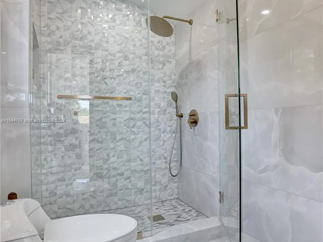 6355 Lagorce Dr, Miami Beach FL 33141