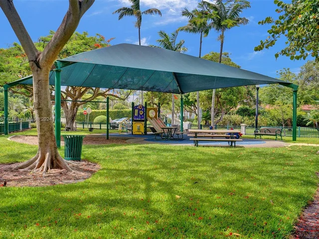 6355 Lagorce Dr, Miami Beach FL 33141