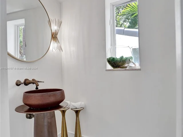 6355 Lagorce Dr, Miami Beach FL 33141