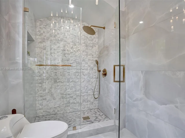 6355 Lagorce Dr, Miami Beach FL 33141