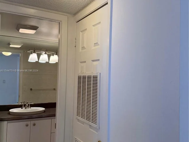 2750 NE 183rd St # 503, Aventura FL 33160