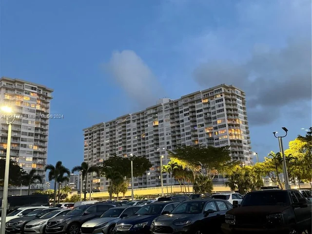 2750 NE 183rd St # 503, Aventura FL 33160