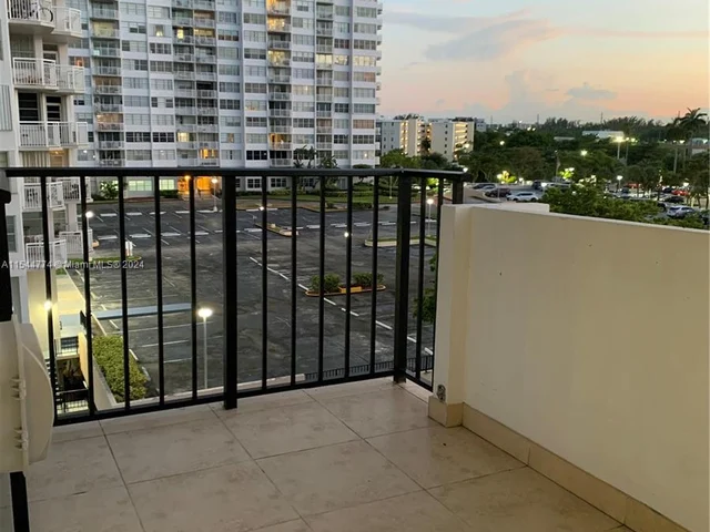 2750 NE 183rd St # 503, Aventura FL 33160