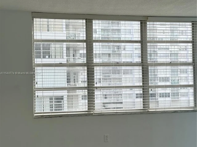 2750 NE 183rd St # 503, Aventura FL 33160