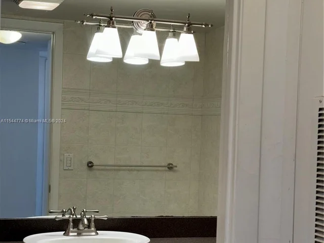 2750 NE 183rd St # 503, Aventura FL 33160