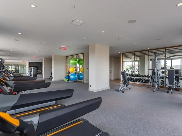 5250 NW 84th Ave, Doral FL 33166