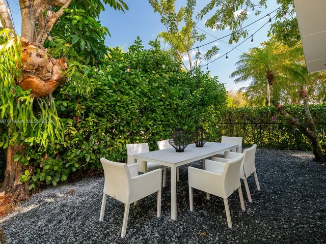 13840 SW 73rd Ave, Palmetto Bay FL 33158