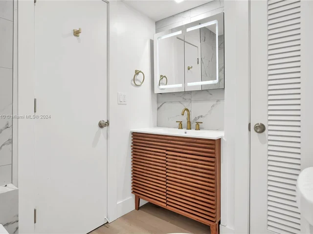 1861 NW 36th St, Oakland Park FL 33309