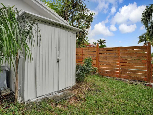 1861 NW 36th St, Oakland Park FL 33309