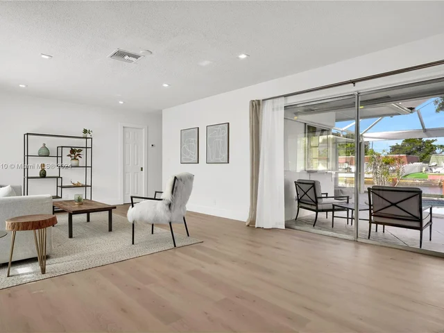 1861 NW 36th St, Oakland Park FL 33309