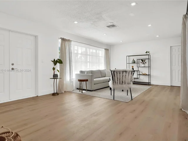 1861 NW 36th St, Oakland Park FL 33309