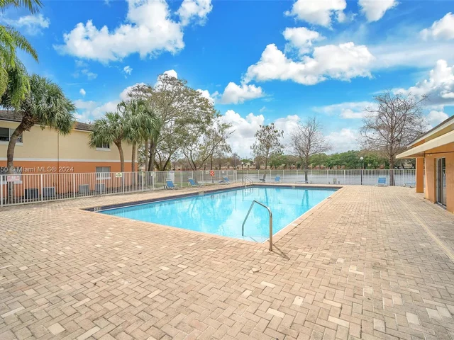 3630 N 56th Ave # 323, Hollywood FL 33021