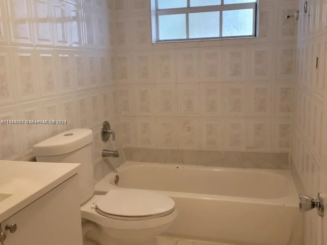 1430 NE 170th St # 221, North Miami Beach FL 33162