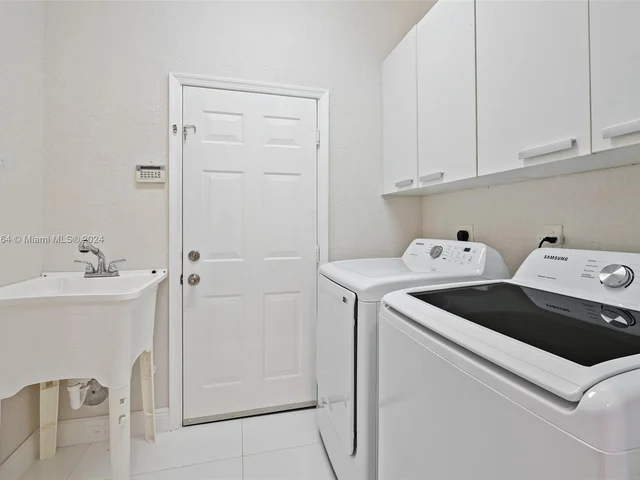 2012 Harbor View Cir, Weston FL 33327