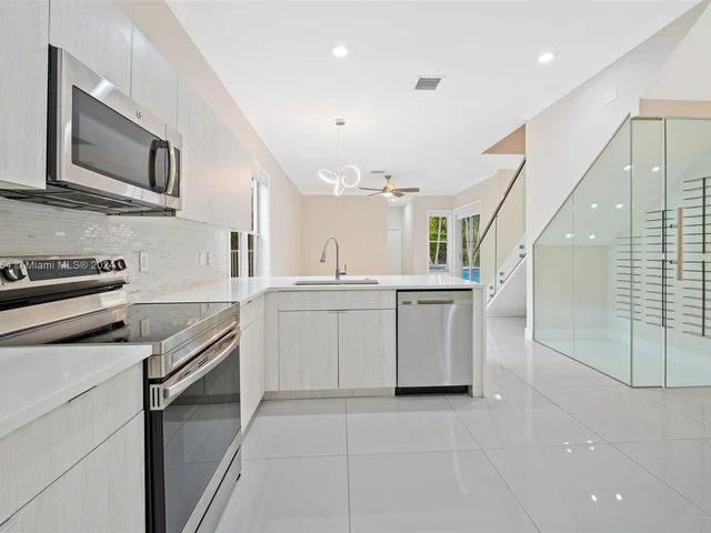 2012 Harbor View Cir, Weston FL 33327