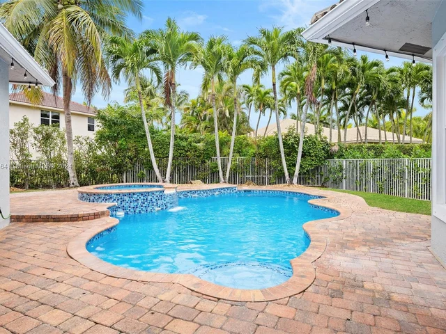 2012 Harbor View Cir, Weston FL 33327