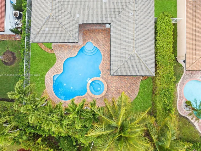 2012 Harbor View Cir, Weston FL 33327