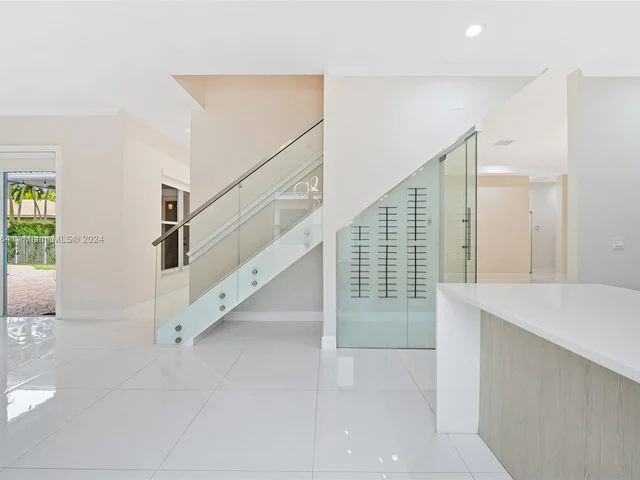 2012 Harbor View Cir, Weston FL 33327