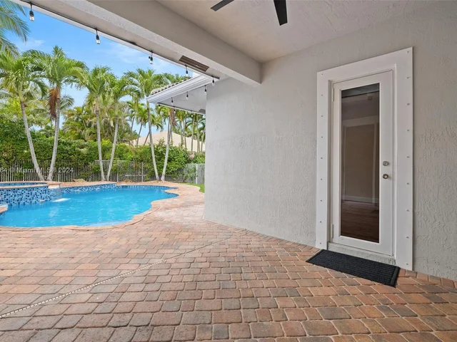 2012 Harbor View Cir, Weston FL 33327