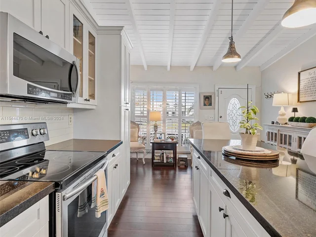 5558 SW 89th Pl, Miami FL 33165