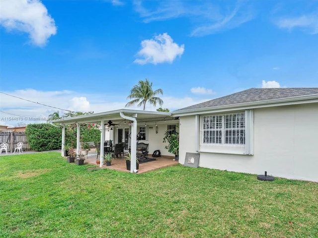 5558 SW 89th Pl, Miami FL 33165