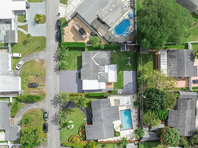 5558 SW 89th Pl, Miami FL 33165