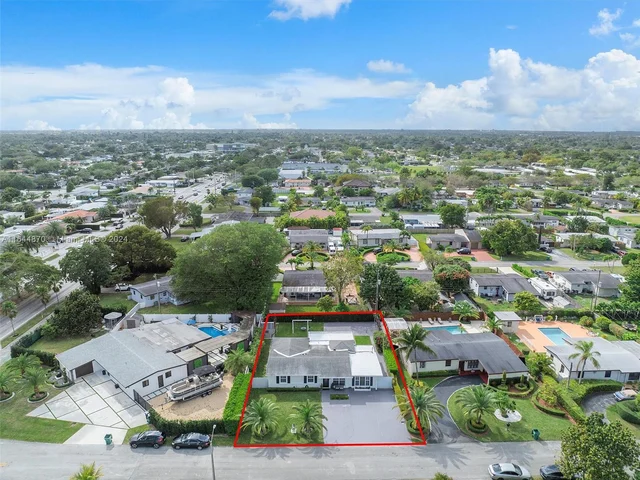 5558 SW 89th Pl, Miami FL 33165