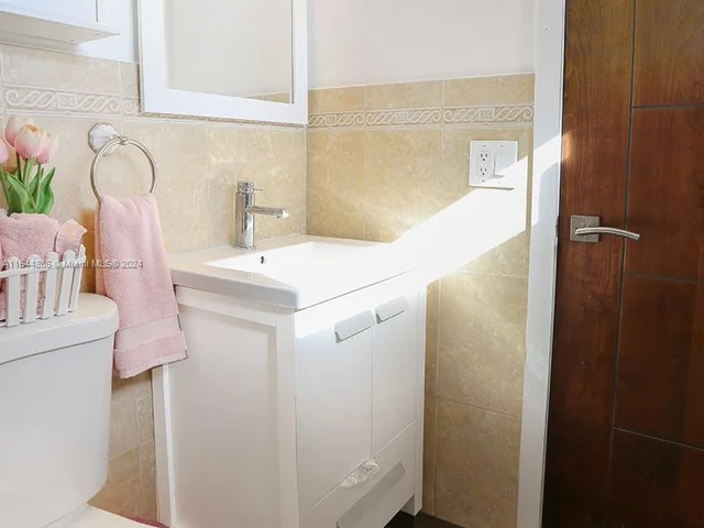 1611 SW 124th Place Concourse, Miami FL 33175