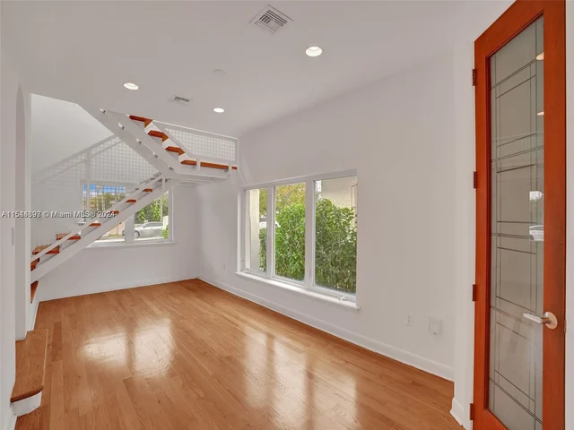 527 SW 20th Rd, Miami FL 33129