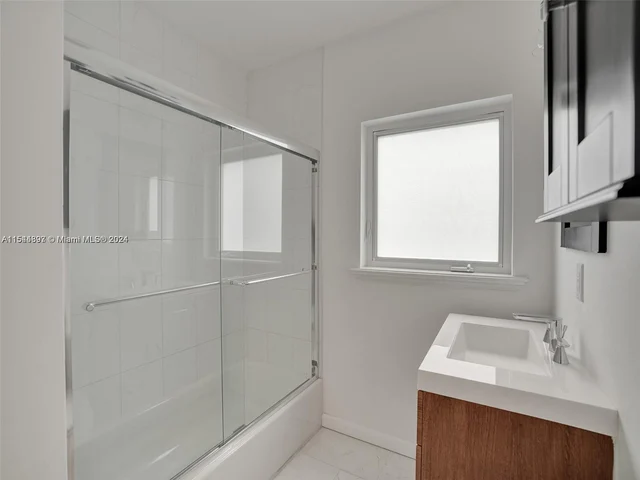 527 SW 20th Rd, Miami FL 33129