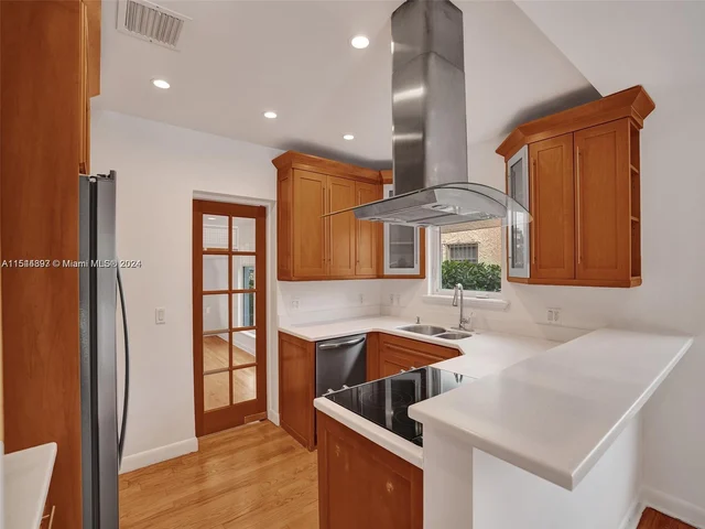 527 SW 20th Rd, Miami FL 33129