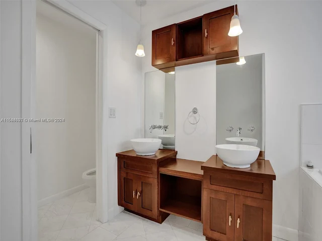 527 SW 20th Rd, Miami FL 33129