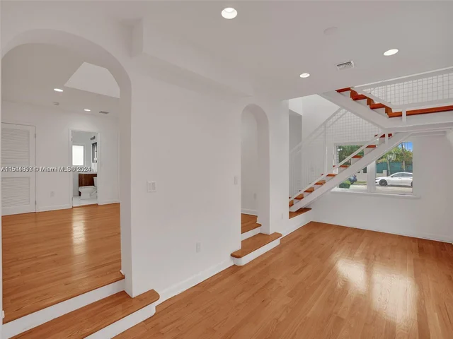 527 SW 20th Rd, Miami FL 33129