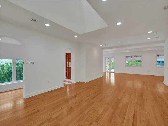 527 SW 20th Rd, Miami FL 33129