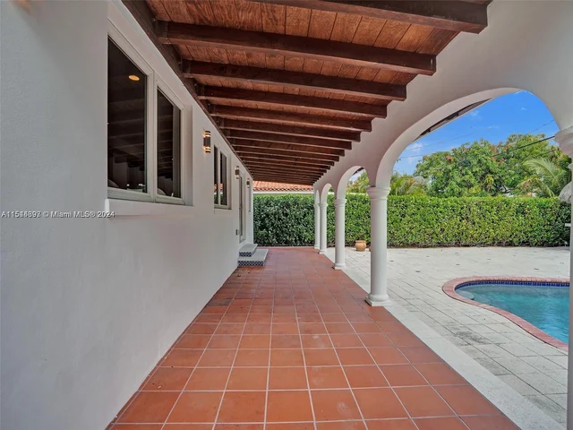 527 SW 20th Rd, Miami FL 33129