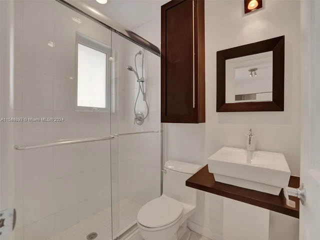 527 SW 20th Rd, Miami FL 33129