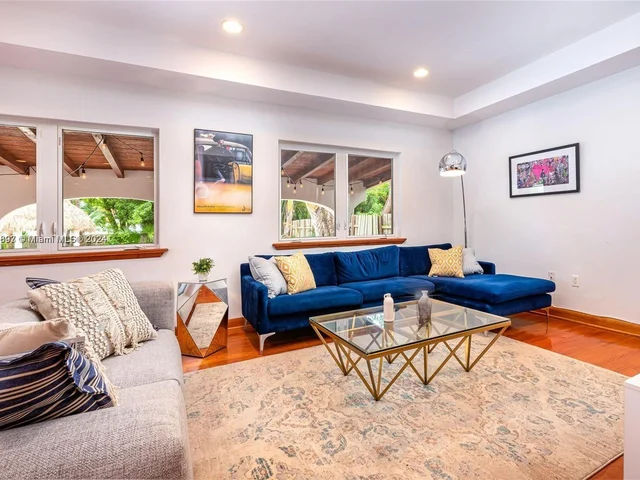 527 SW 20th Rd, Miami FL 33129